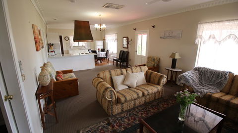 Daisy Cottage - Accommodation Sunshine Coast 2