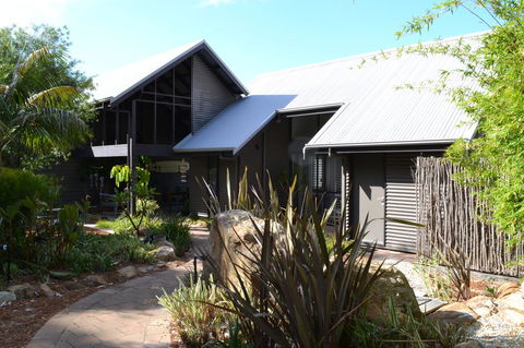 DESIGNER'S STUDIO - Accommodation Sunshine Coast 13