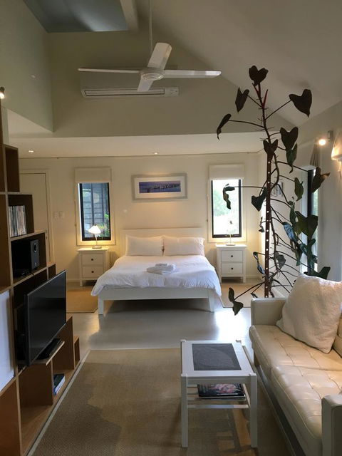 DESIGNER'S STUDIO - Accommodation Sunshine Coast 0
