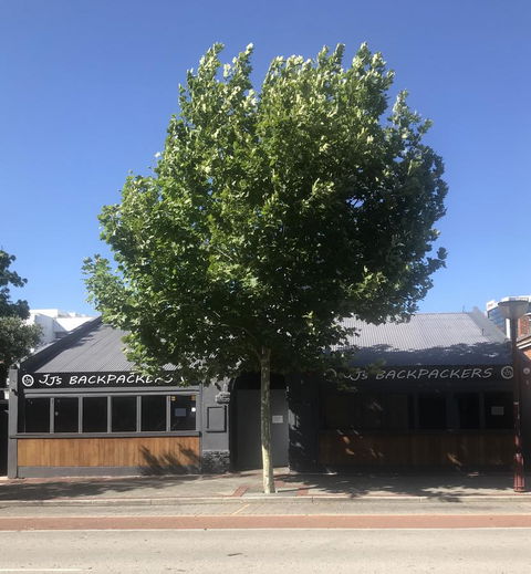 JJ's Backpackers - Accommodation Sunshine Coast 0