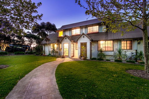 Sienna Lodge - Accommodation Sunshine Coast 0