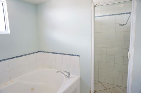 Osprey Holiday Village Unit 120 - Plenty Of Room For A Large Family - Accommodation Sunshine Coast 12