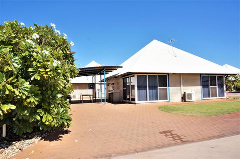 Osprey Holiday Village Unit 120 - Plenty Of Room For A Large Family - Accommodation Sunshine Coast 1