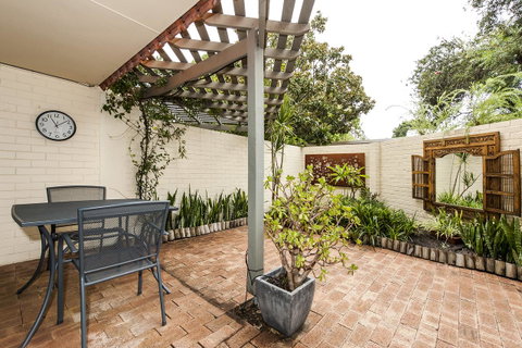 Rosalie 02 - Accommodation Sunshine Coast 16