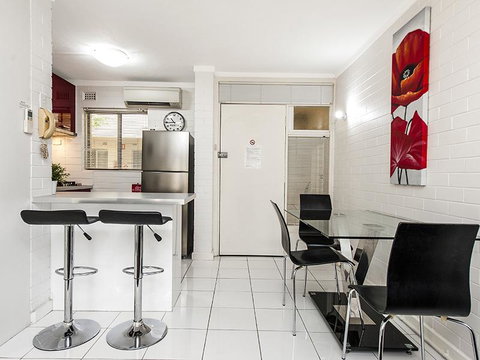 Rosalie 02 - Accommodation Sunshine Coast 2
