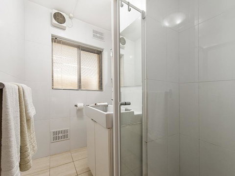 Rosalie 02 - Accommodation Sunshine Coast 14
