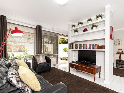 Rosalie 02 - Accommodation Sunshine Coast 5