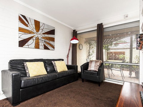 Rosalie 02 - Accommodation Sunshine Coast 6