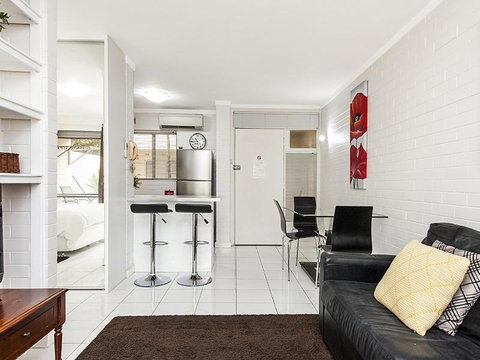 Rosalie 02 - Accommodation Sunshine Coast 7