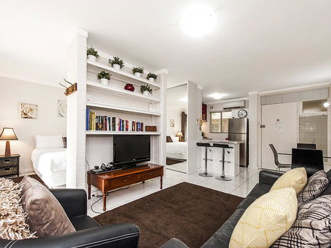 Rosalie 02 - Accommodation Sunshine Coast 8