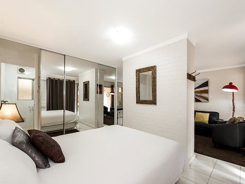 Rosalie 02 - Accommodation Sunshine Coast 11