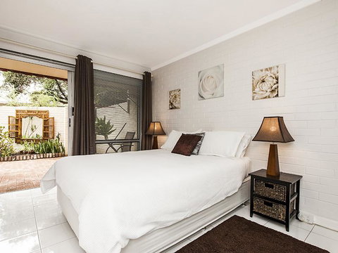 Rosalie 02 - Accommodation Sunshine Coast 12