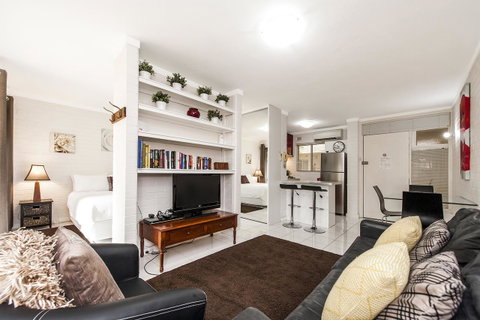 Rosalie 02 - Accommodation Sunshine Coast 0