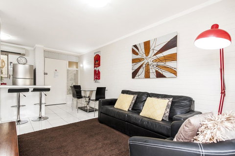 Rosalie 02 - Accommodation Sunshine Coast 9