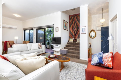 Como Executive Apartment - Accommodation Sunshine Coast 9