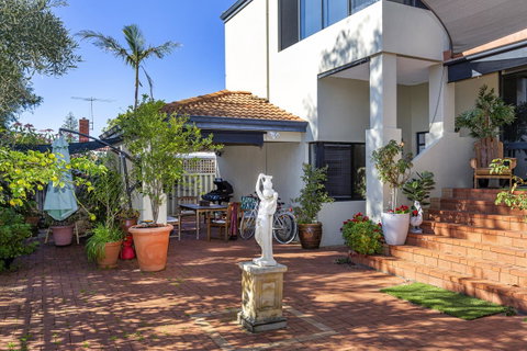 Como Executive Apartment - Accommodation Sunshine Coast 16