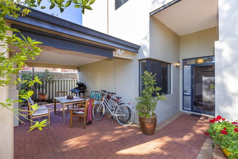 Como Executive Apartment - Accommodation Sunshine Coast 2