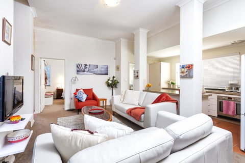 Como Executive Apartment - Accommodation Sunshine Coast 5