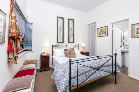 Como Executive Apartment - Accommodation Sunshine Coast 6