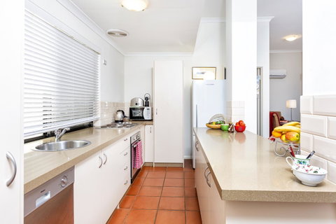 Como Executive Apartment - Accommodation Sunshine Coast 8