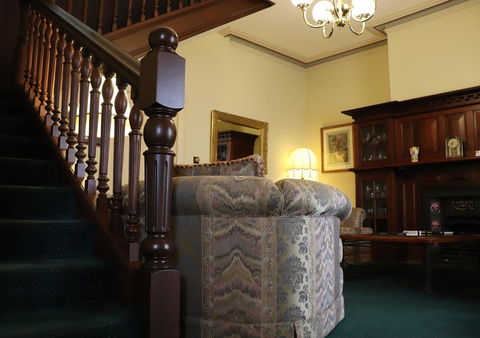 Clifton Motel & Grittleton Lodge - Accommodation Sunshine Coast 4