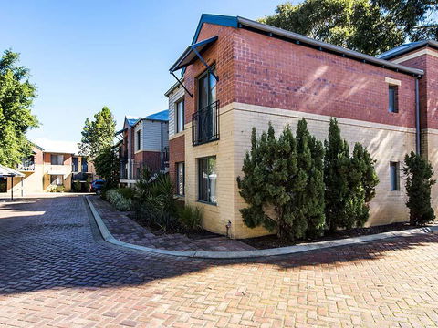 Subiaco Village 28 - Accommodation Sunshine Coast 24