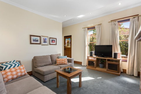 100 On South Callan Apartments - Accommodation Sunshine Coast 2