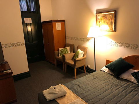 The Palace Hotel - Accommodation Sunshine Coast 3