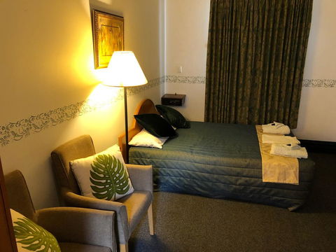 The Palace Hotel - Accommodation Sunshine Coast 7