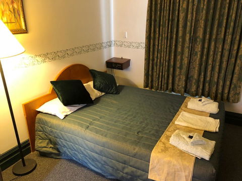The Palace Hotel - Accommodation Sunshine Coast 6