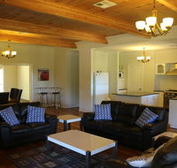 Burton Farmhouse - Accommodation Sunshine Coast