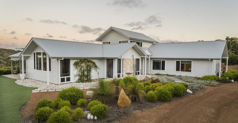 The White House At Wallcliffe Farms - Accommodation Sunshine Coast 2