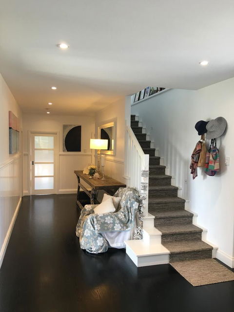 The White House At Wallcliffe Farms - Accommodation Sunshine Coast 9