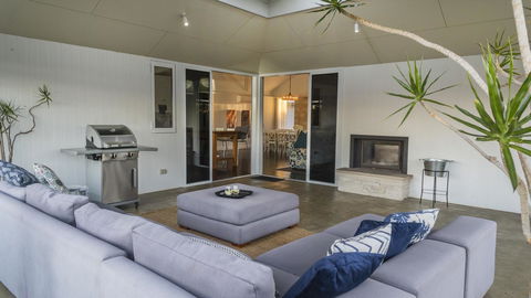 The White House At Wallcliffe Farms - Accommodation Sunshine Coast 5
