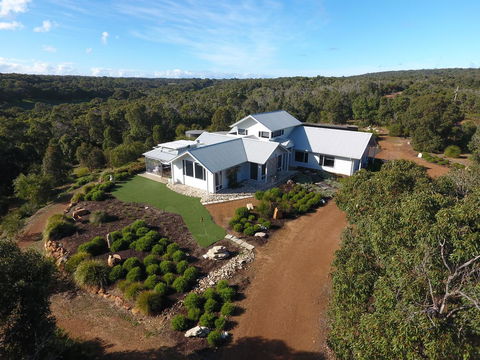 The White House At Wallcliffe Farms - Accommodation Sunshine Coast 0