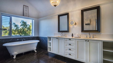 The White House At Wallcliffe Farms - Accommodation Sunshine Coast 11