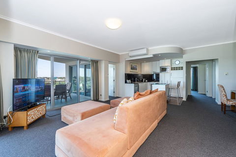 A 406 FANTASTIC OCEAN BEACH And MARINA VIEW APT - MANDURAH - Accommodation Sunshine Coast 22