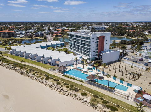 A 406 FANTASTIC OCEAN BEACH And MARINA VIEW APT - MANDURAH - Accommodation Sunshine Coast 7
