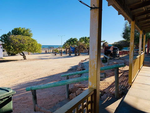 Shark Bay Cottages - Accommodation Sunshine Coast 2
