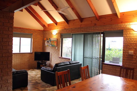 Kestrel Chalets - Accommodation Sunshine Coast 8