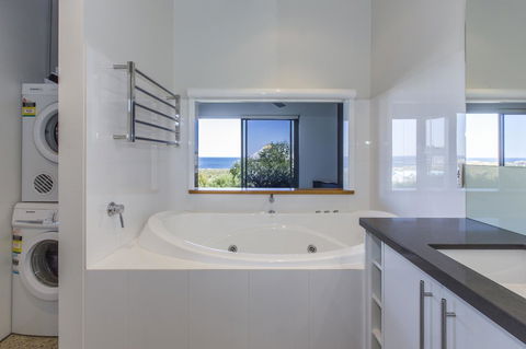 Aquatic Visions - Accommodation Sunshine Coast 7