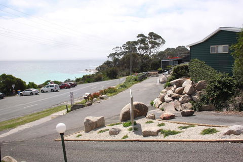 BINALONG BEACH COTTAGE Beachfront At Bay Of Fires Next To Restaurant - Accommodation Sunshine Coast 19