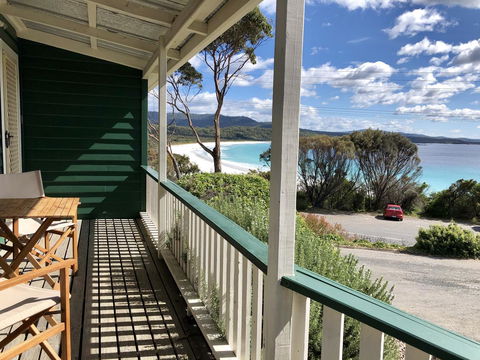 BINALONG BEACH COTTAGE Beachfront At Bay Of Fires Next To Restaurant - Accommodation Sunshine Coast 1