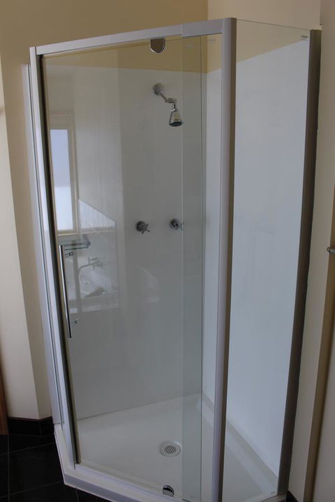 Tullah Lakeside Lodge - Accommodation Sunshine Coast 4