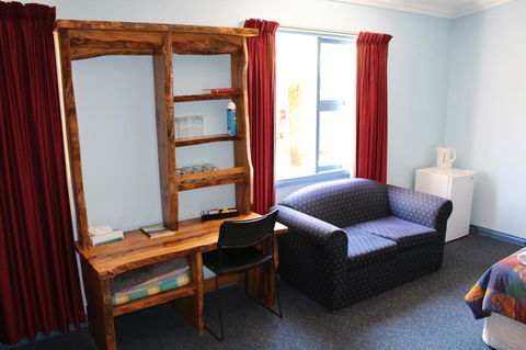 Tullah Lakeside Lodge - Accommodation Sunshine Coast 9