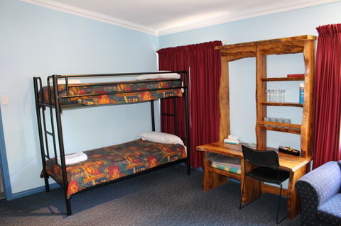 Tullah Lakeside Lodge - Accommodation Sunshine Coast 8