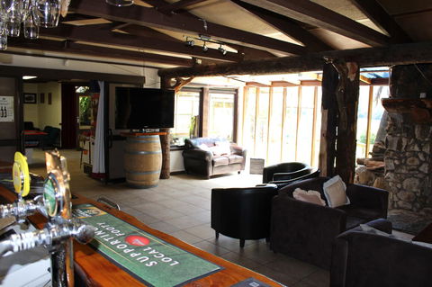 Tullah Lakeside Lodge - Accommodation Sunshine Coast 22
