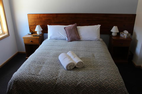 Tullah Lakeside Lodge - Accommodation Sunshine Coast 2