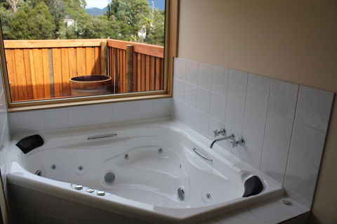 Tullah Lakeside Lodge - Accommodation Sunshine Coast 17