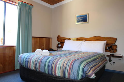 Tullah Lakeside Lodge - Accommodation Sunshine Coast 3